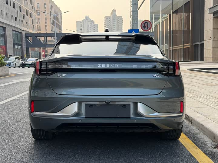 Фото 6 - Zeekr 001