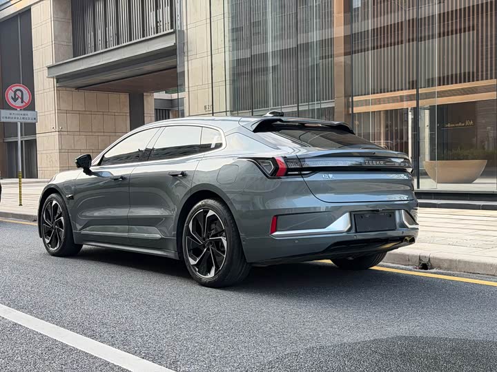 Фото 7 - Zeekr 001