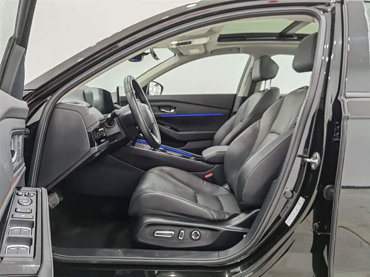 Фото 10 - Honda Accord