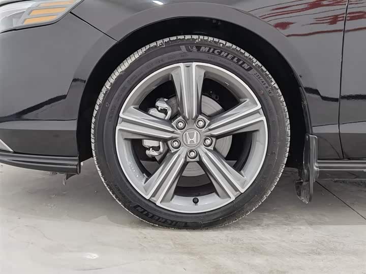 Фото 17 - Honda Accord