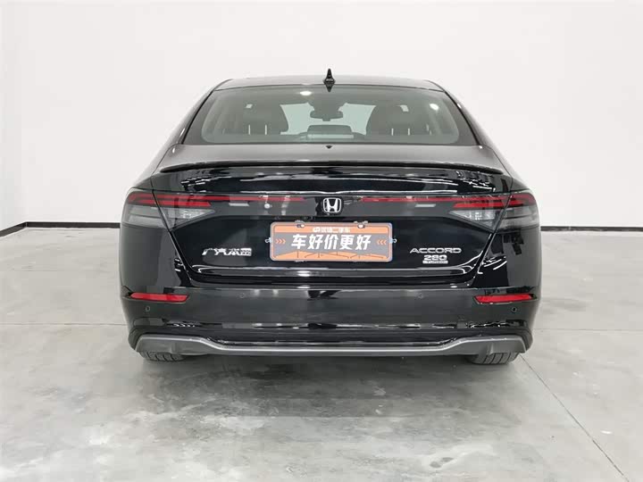 Фото 4 - Honda Accord