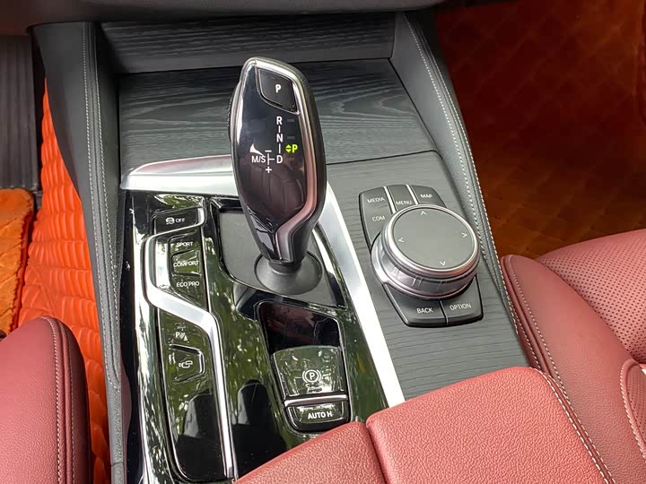 Фото 19 - BMW 5 Series