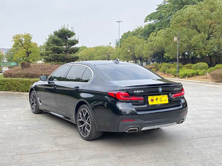 Фото 21 - BMW 5 Series