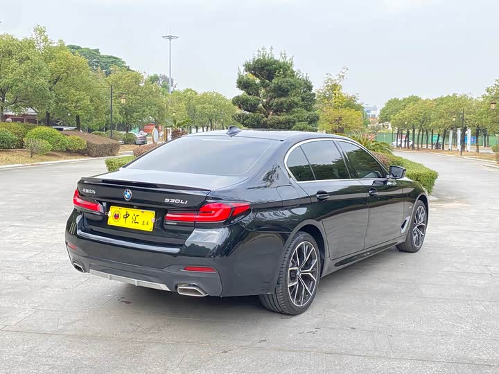 Фото 23 - BMW 5 Series