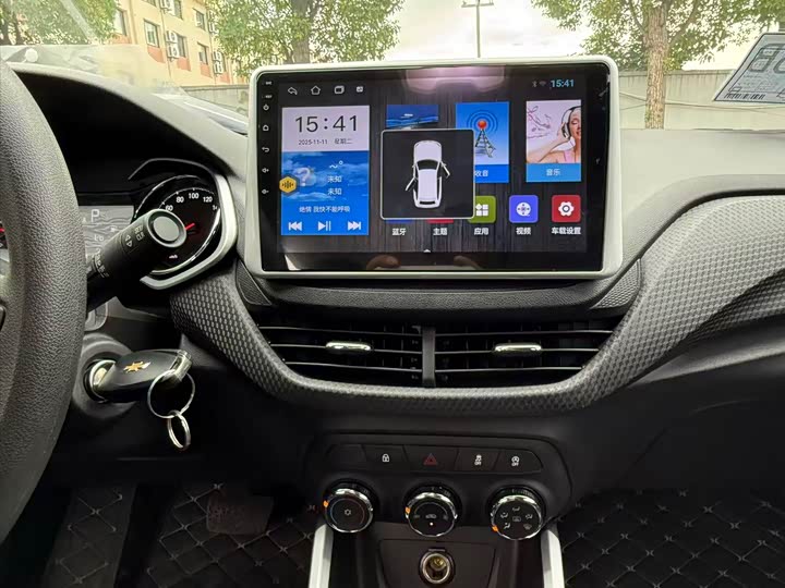 Фото 8 - Chevrolet Onix (Cavalier)