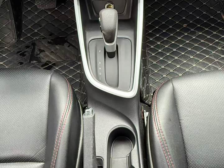 Фото 9 - Chevrolet Onix (Cavalier)