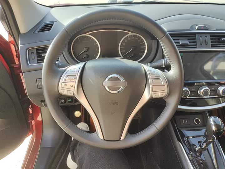 Фото 11 - Nissan Tiida