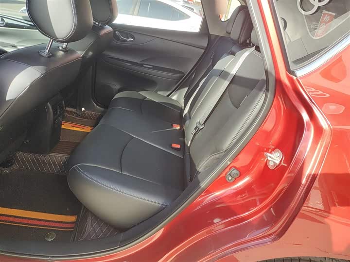 Фото 17 - Nissan Tiida