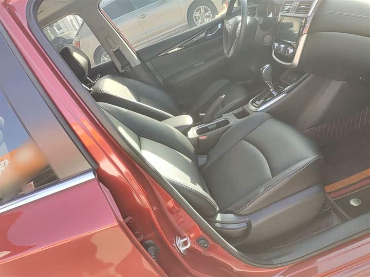 Фото 25 - Nissan Tiida