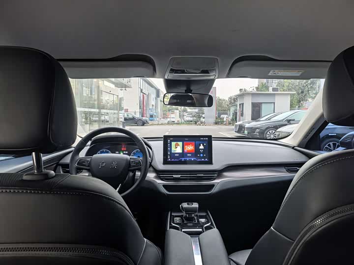 Фото 12 - Hongqi E-QM5