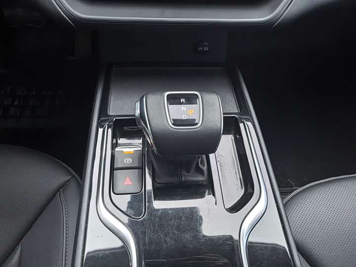 Фото 14 - Hongqi E-QM5