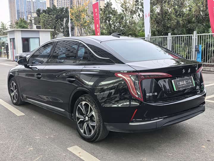 Фото 6 - Hongqi E-QM5