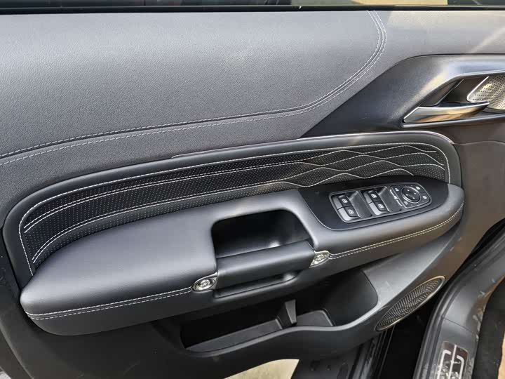 Фото 5 - Tank 300