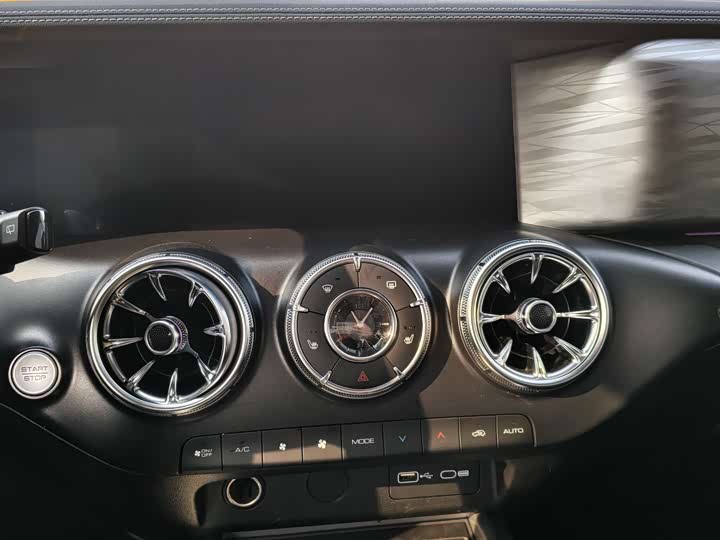 Фото 9 - Tank 300