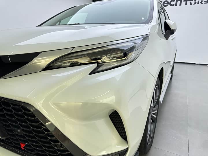 Фото 4 - Toyota Granvia