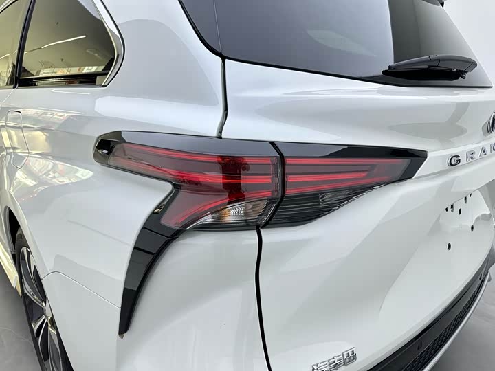 Фото 5 - Toyota Granvia