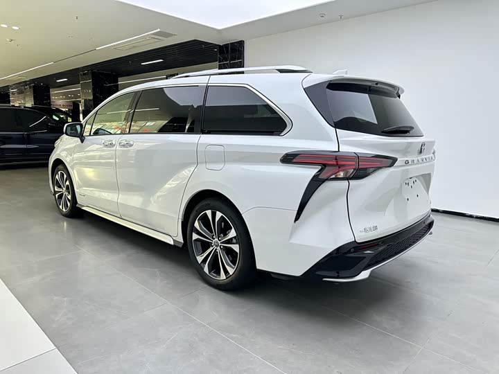 Фото 6 - Toyota Granvia