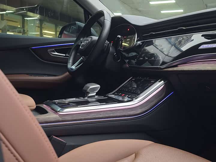 Фото 12 - Audi Q7