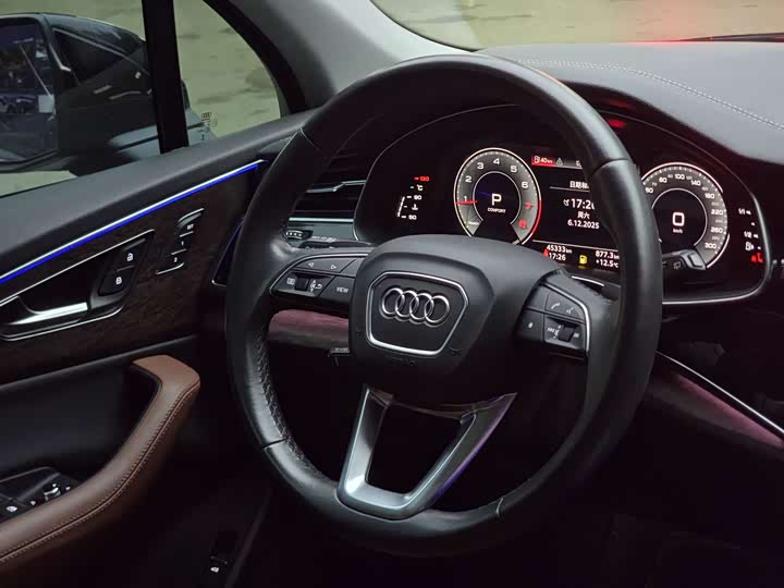 Фото 17 - Audi Q7