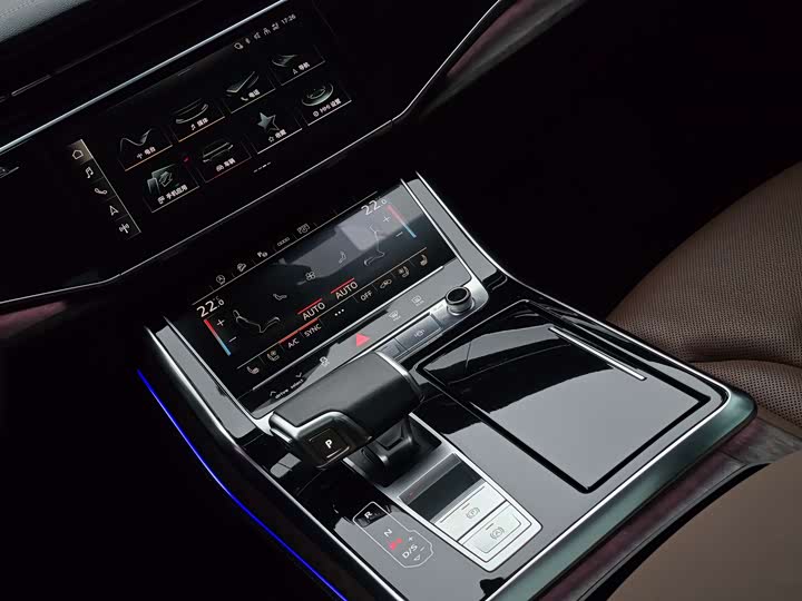 Фото 18 - Audi Q7