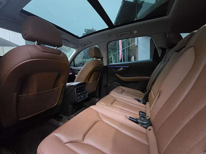 Фото 19 - Audi Q7