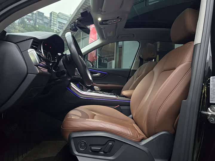 Фото 20 - Audi Q7