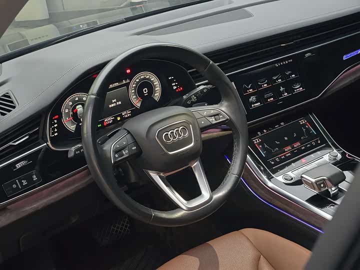 Фото 22 - Audi Q7