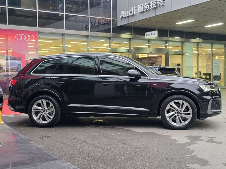 Фото 4 - Audi Q7