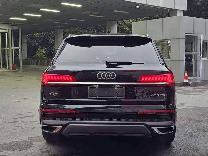 Фото 5 - Audi Q7