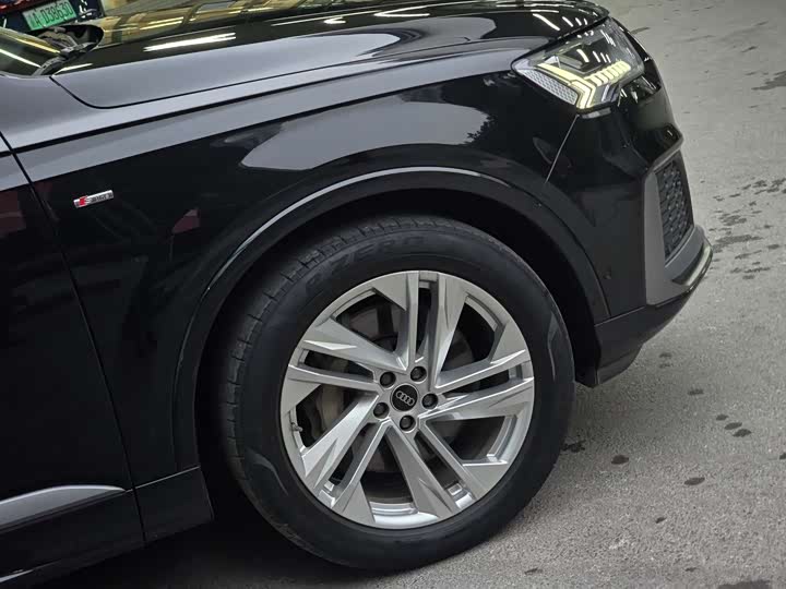 Фото 8 - Audi Q7