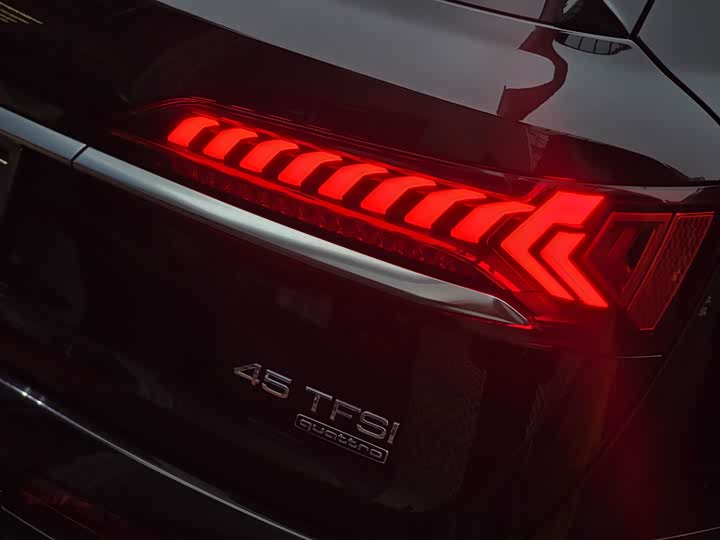 Фото 9 - Audi Q7