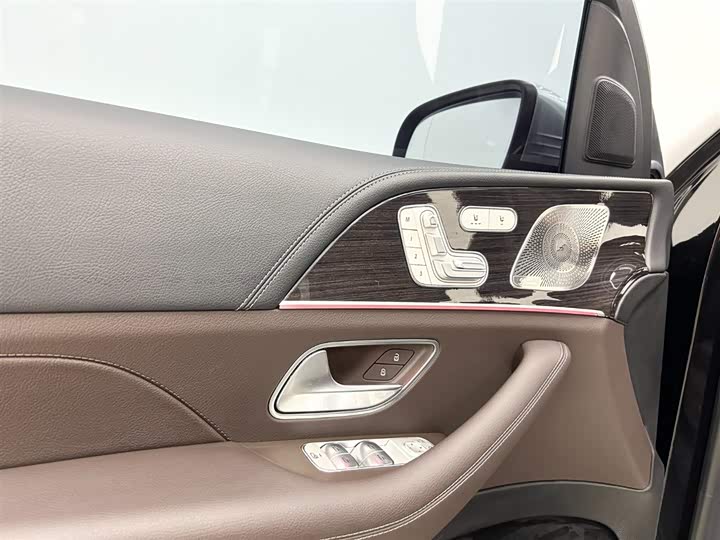 Фото 19 - Mercedes-Benz GLS-Class