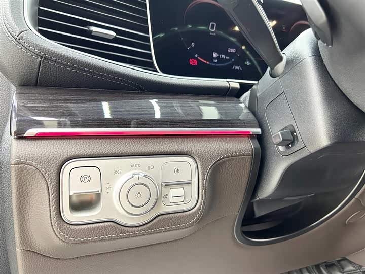 Фото 21 - Mercedes-Benz GLS-Class