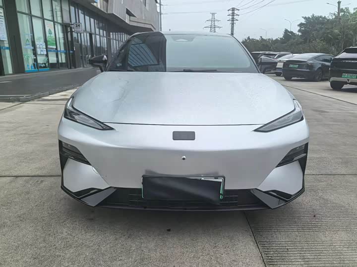 Фото 2 - Geely Galaxy E8