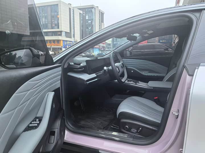 Фото 4 - Geely Galaxy E8