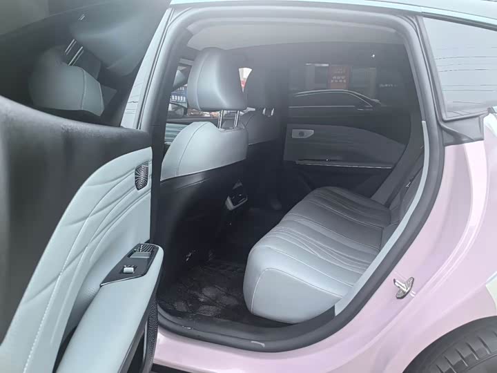 Фото 6 - Geely Galaxy E8