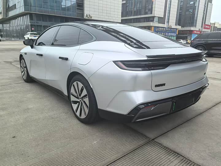 Фото 7 - Geely Galaxy E8