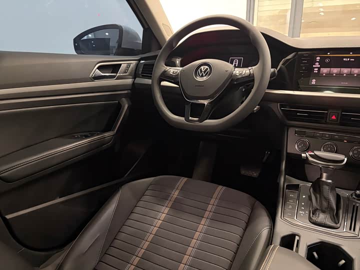 Фото 10 - Volkswagen Lavida