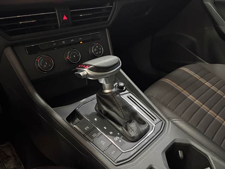 Фото 8 - Volkswagen Lavida