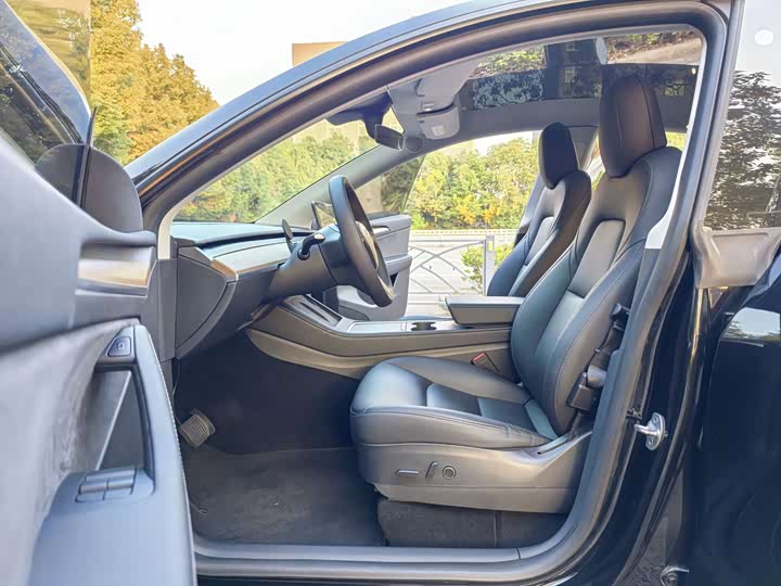 Фото 13 - Tesla Model Y