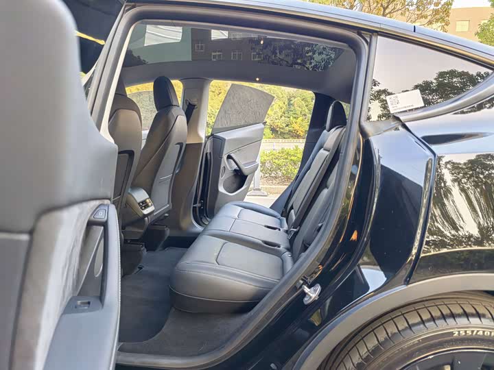 Фото 15 - Tesla Model Y