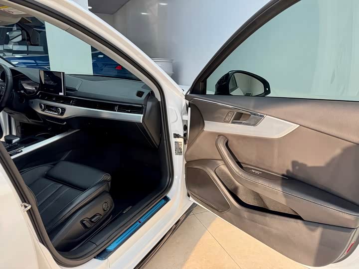 Фото 14 - Audi A4L