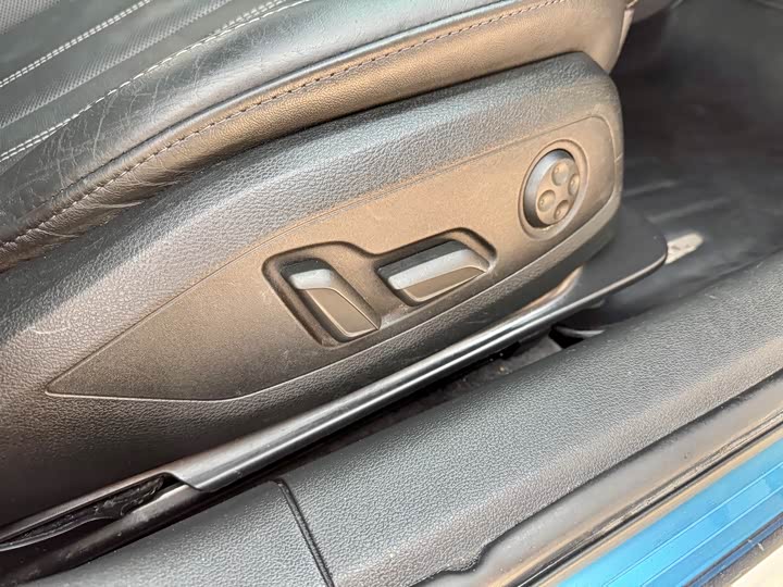 Фото 17 - Audi A4L