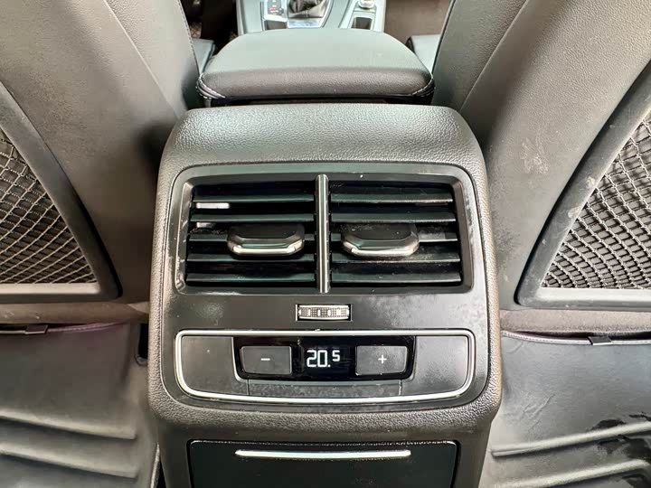 Фото 22 - Audi A4L