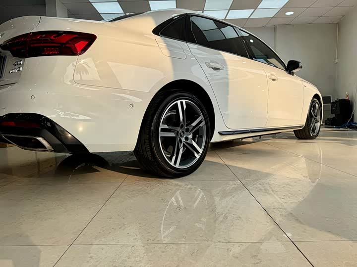 Фото 25 - Audi A4L