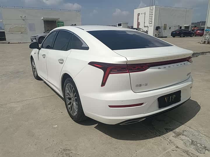 Фото 10 - Bestune B70