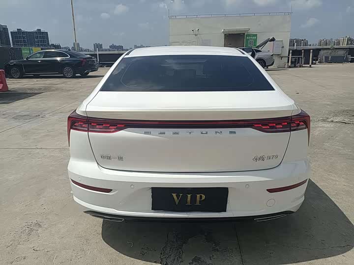 Фото 11 - Bestune B70