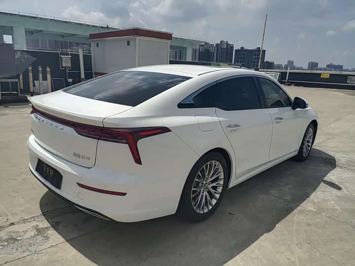 Фото 12 - Bestune B70