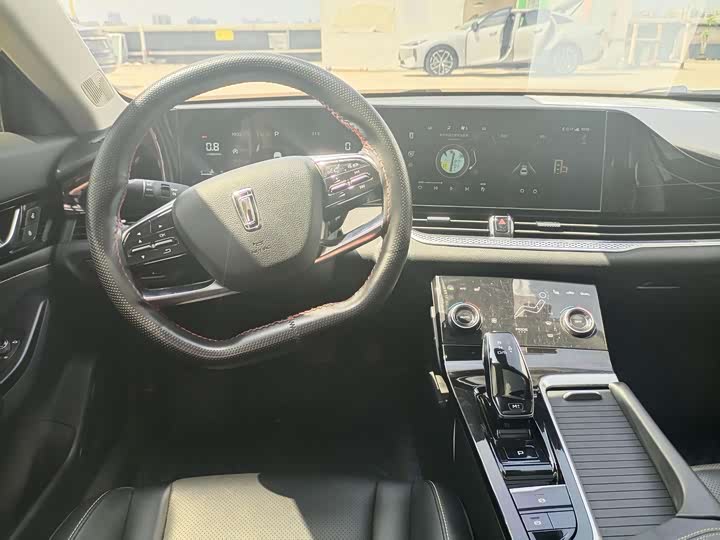 Фото 6 - Bestune B70