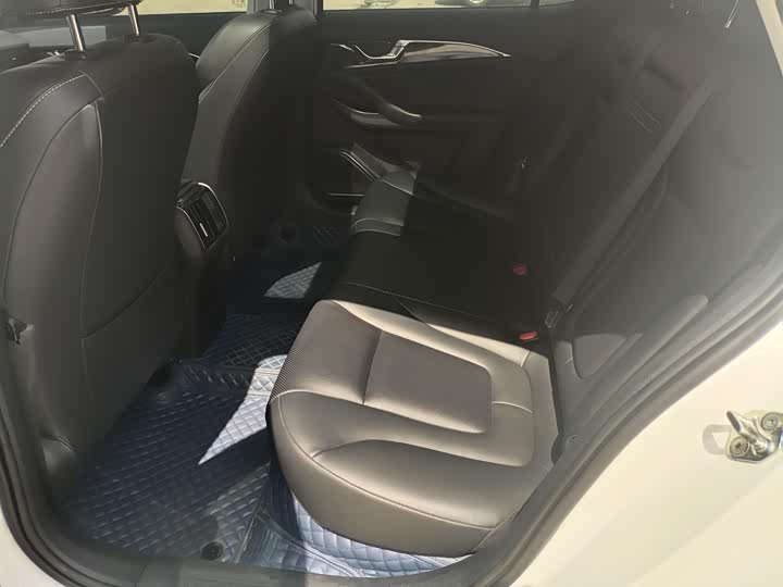 Фото 7 - Bestune B70